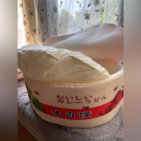 Brand New Dog/Cat Bed With Lid - Picture 3 of 5